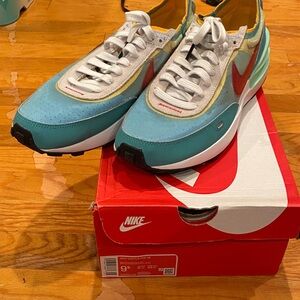 Nike Teal and Red Sneakers M 9.5, Gently Used
